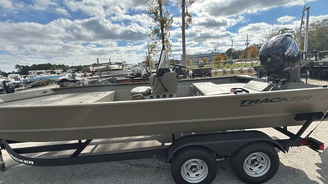 2026 Tracker Grizzly 2072 CC - 16