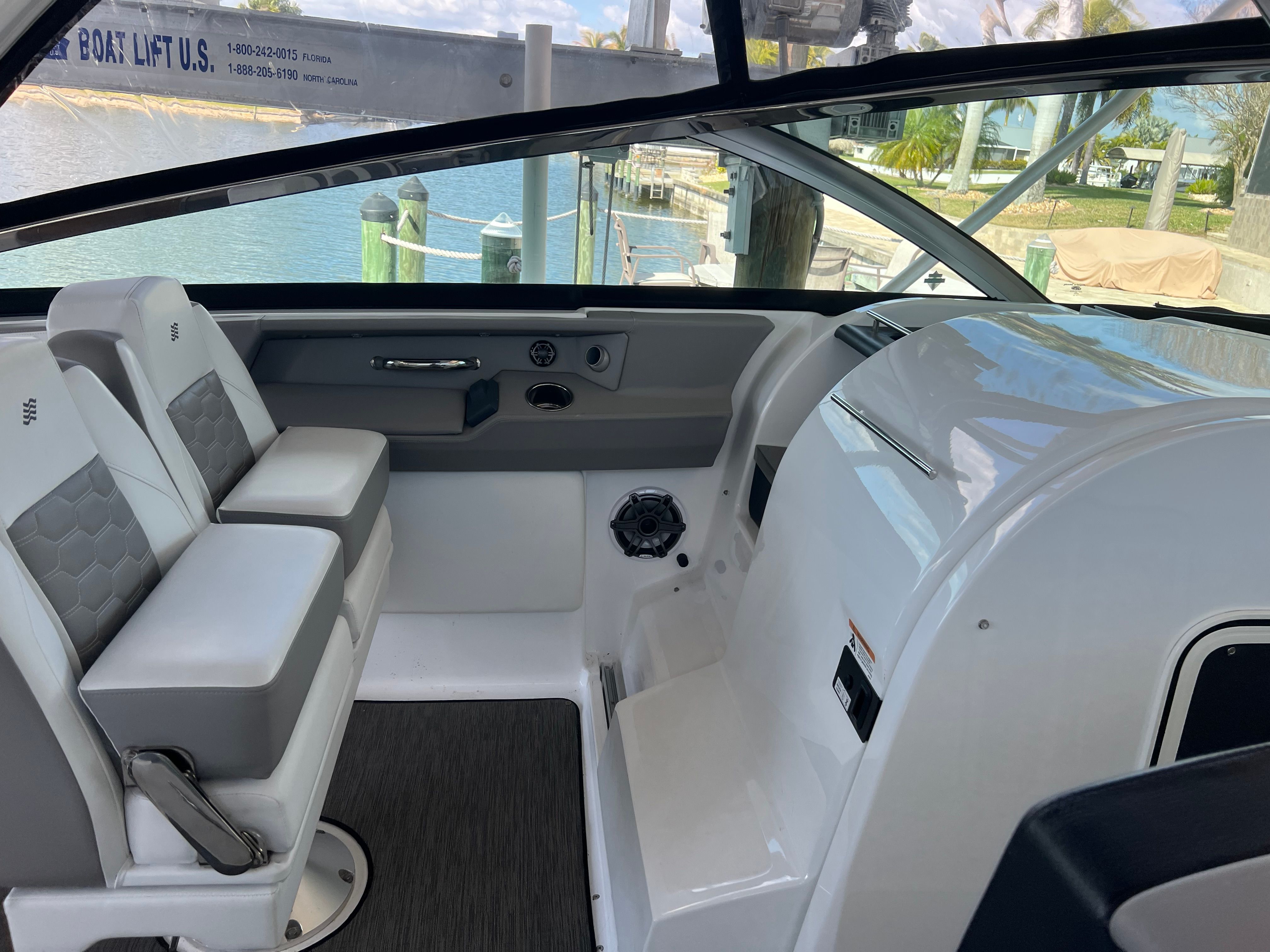 2023 Four Winns H350 - 7