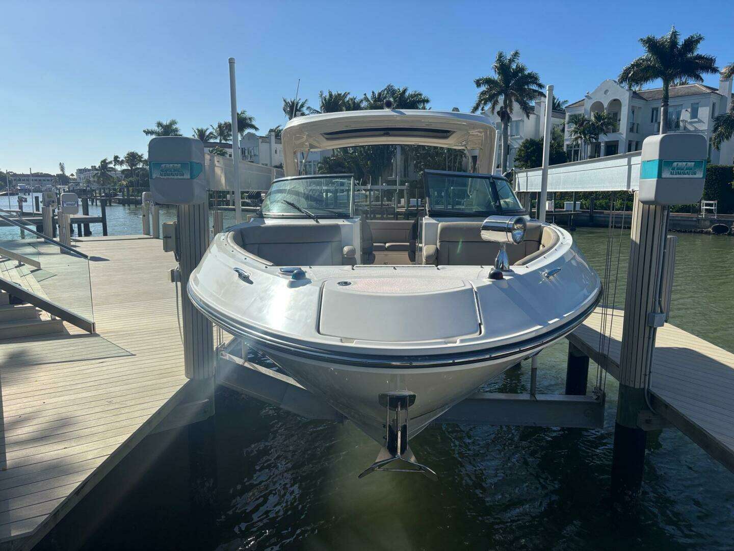 2016 Sea Ray 350 SLX - Image 3