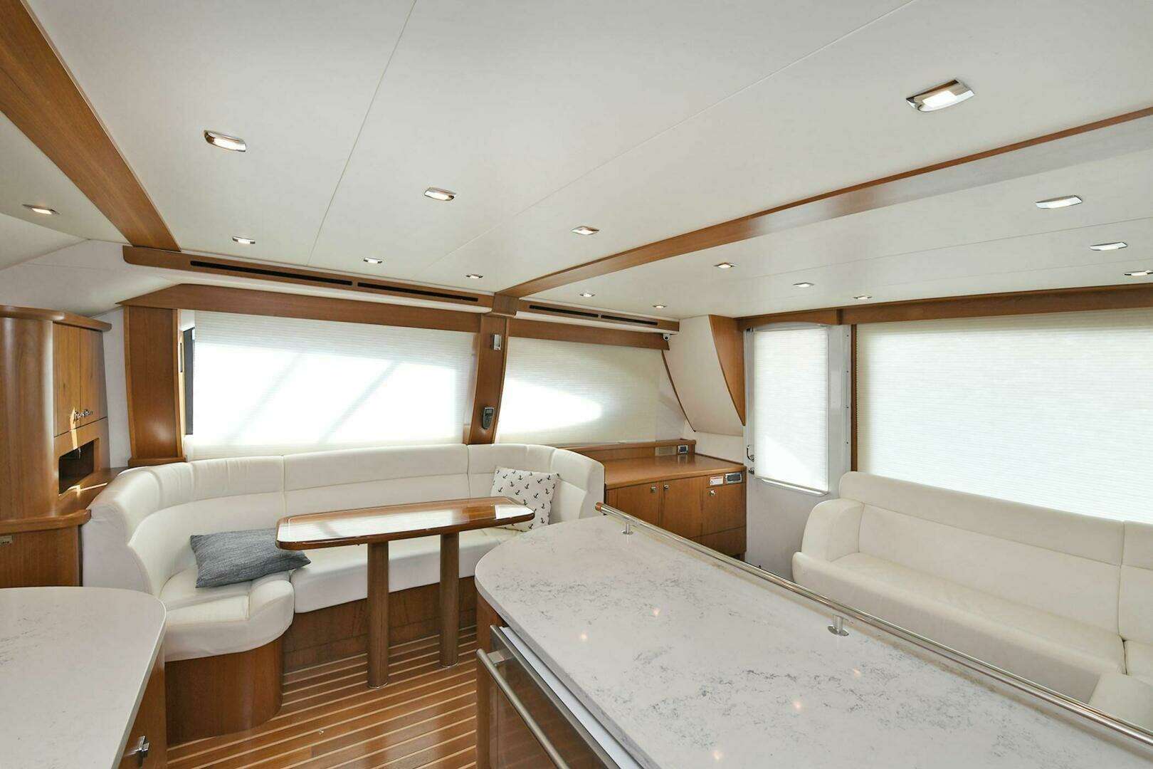 2015 Tiara Yachts 48 Convertible - Image 28