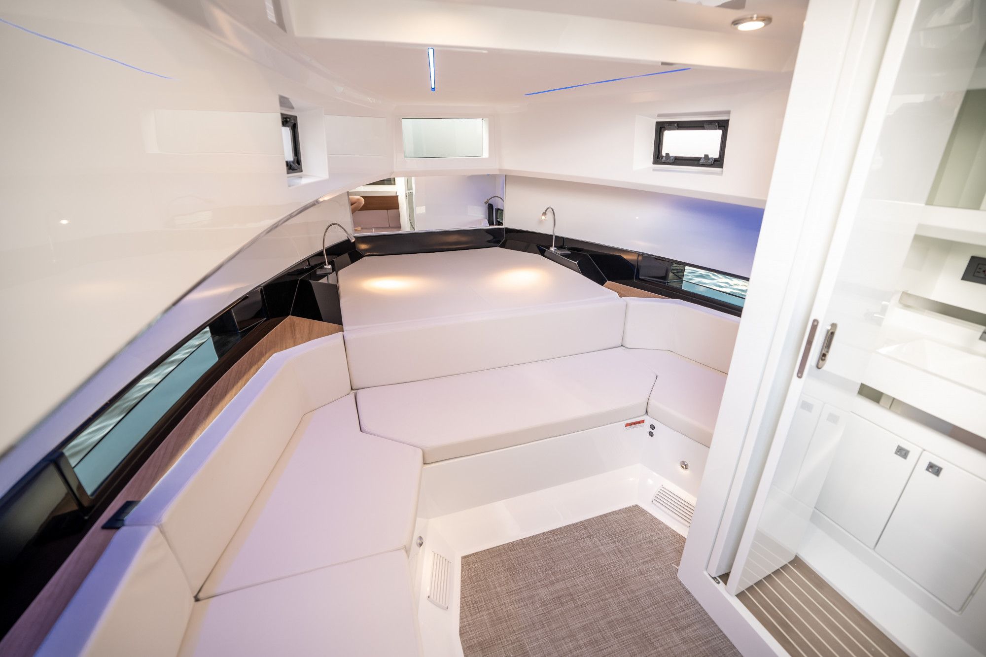 2025 De Antonio Yachts D36 OPEN - 32