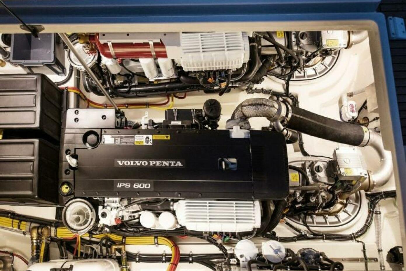 2028 Targa 46 - 83