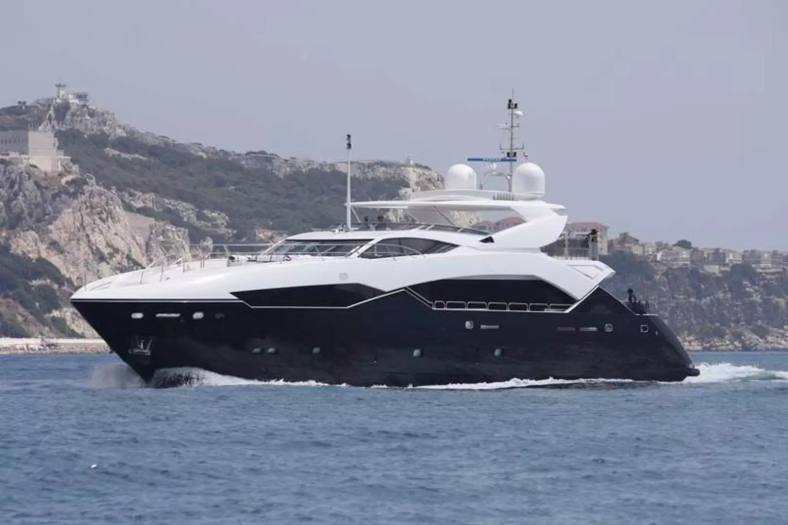 2011 Sunseeker Yacht - Image 2