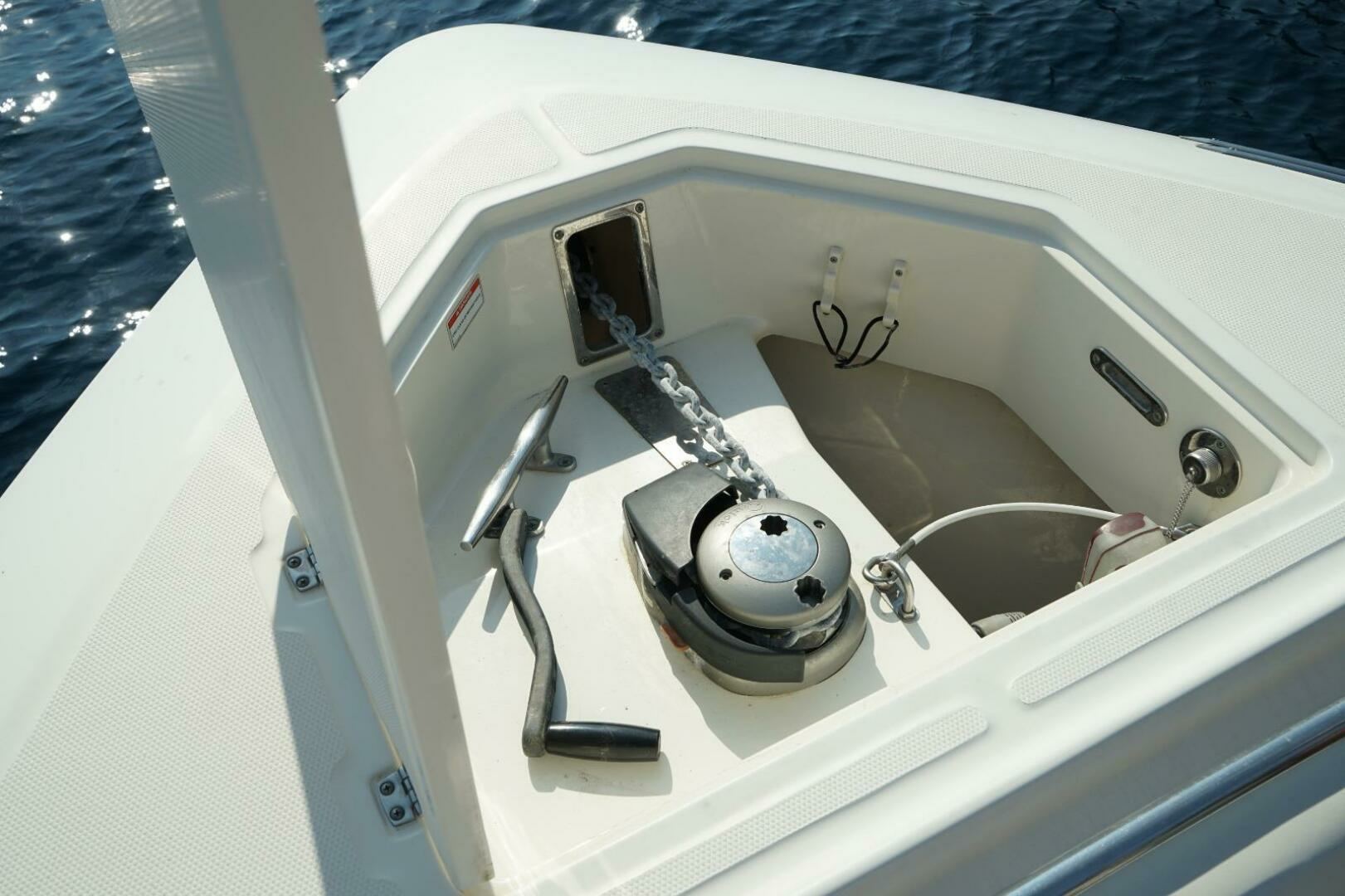 2012 Boston Whaler Whaler 370 Outrage - Image 11