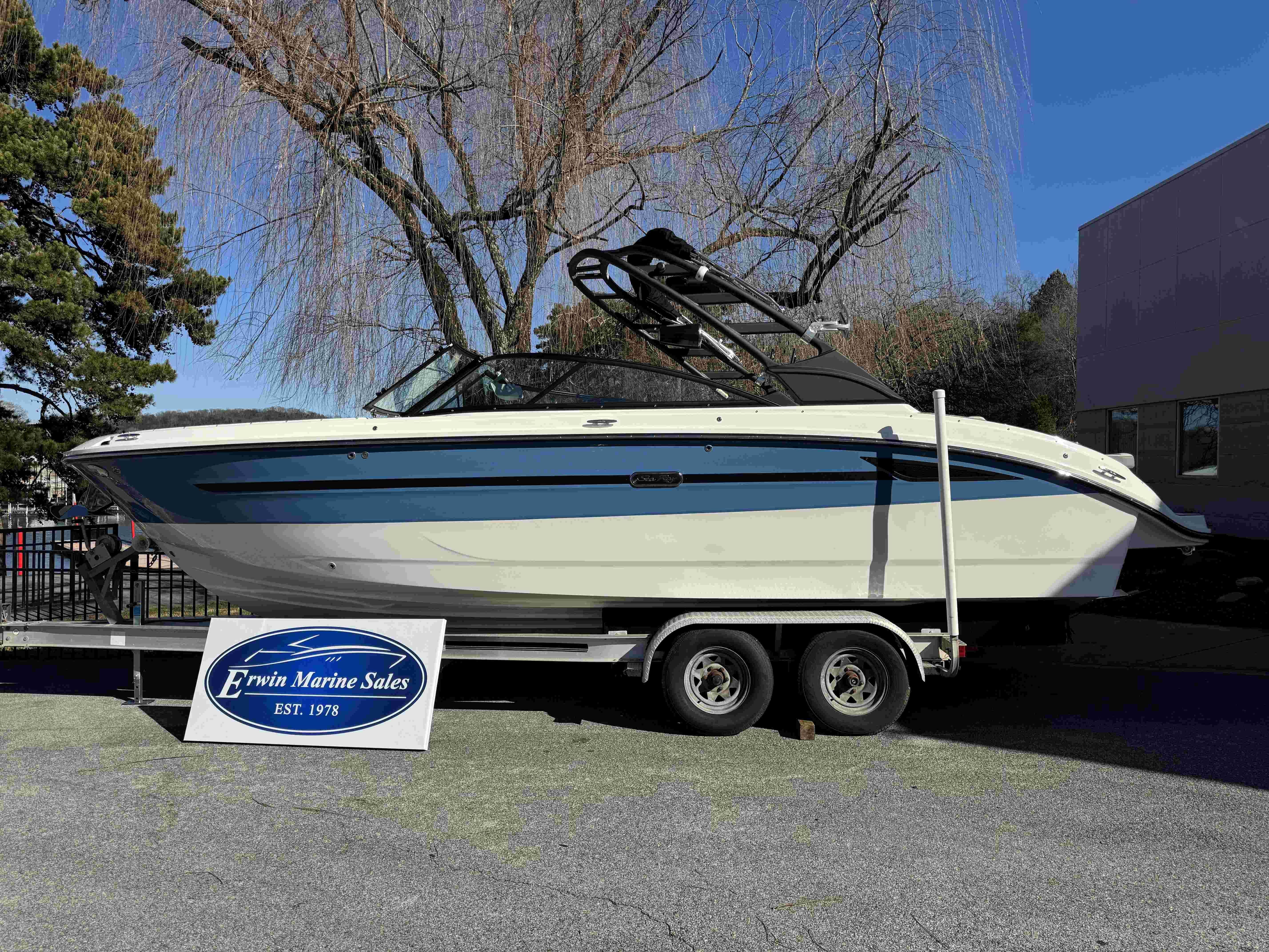 2025 Sea Ray SDX270 SURF