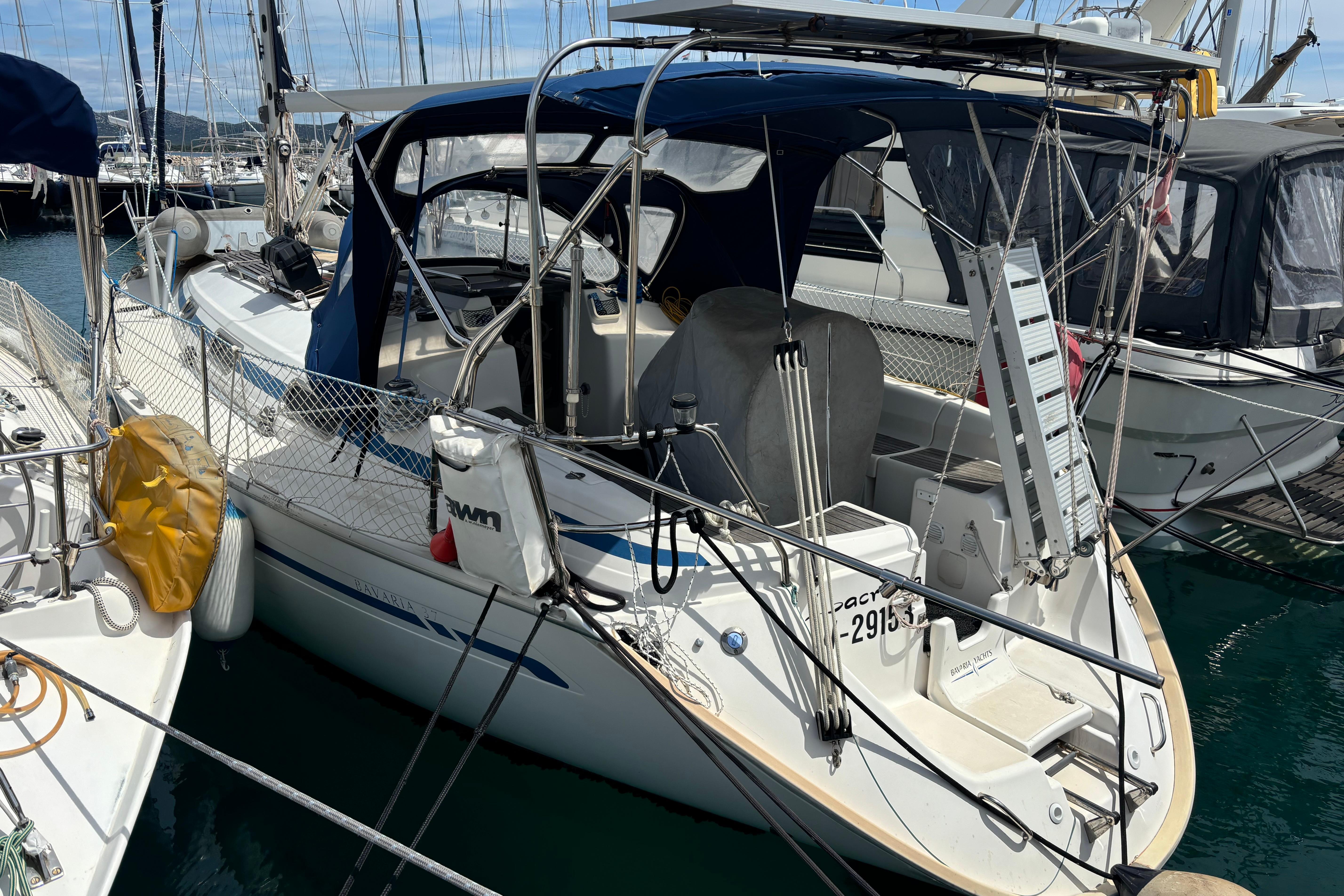 2001 Bavaria Cruiser 37