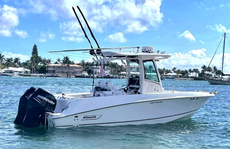 2014 Boston Whaler 250 Outrage