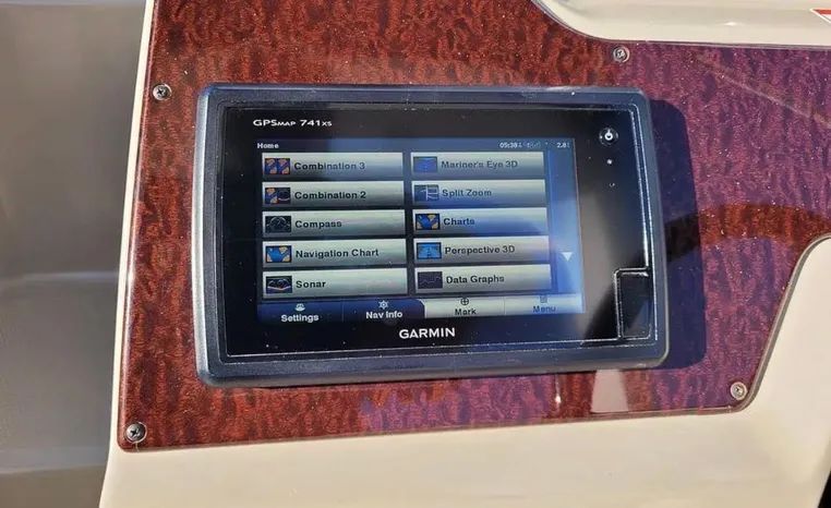 Garmin GPS display on 2010 Sea Ray Sundancer 260.