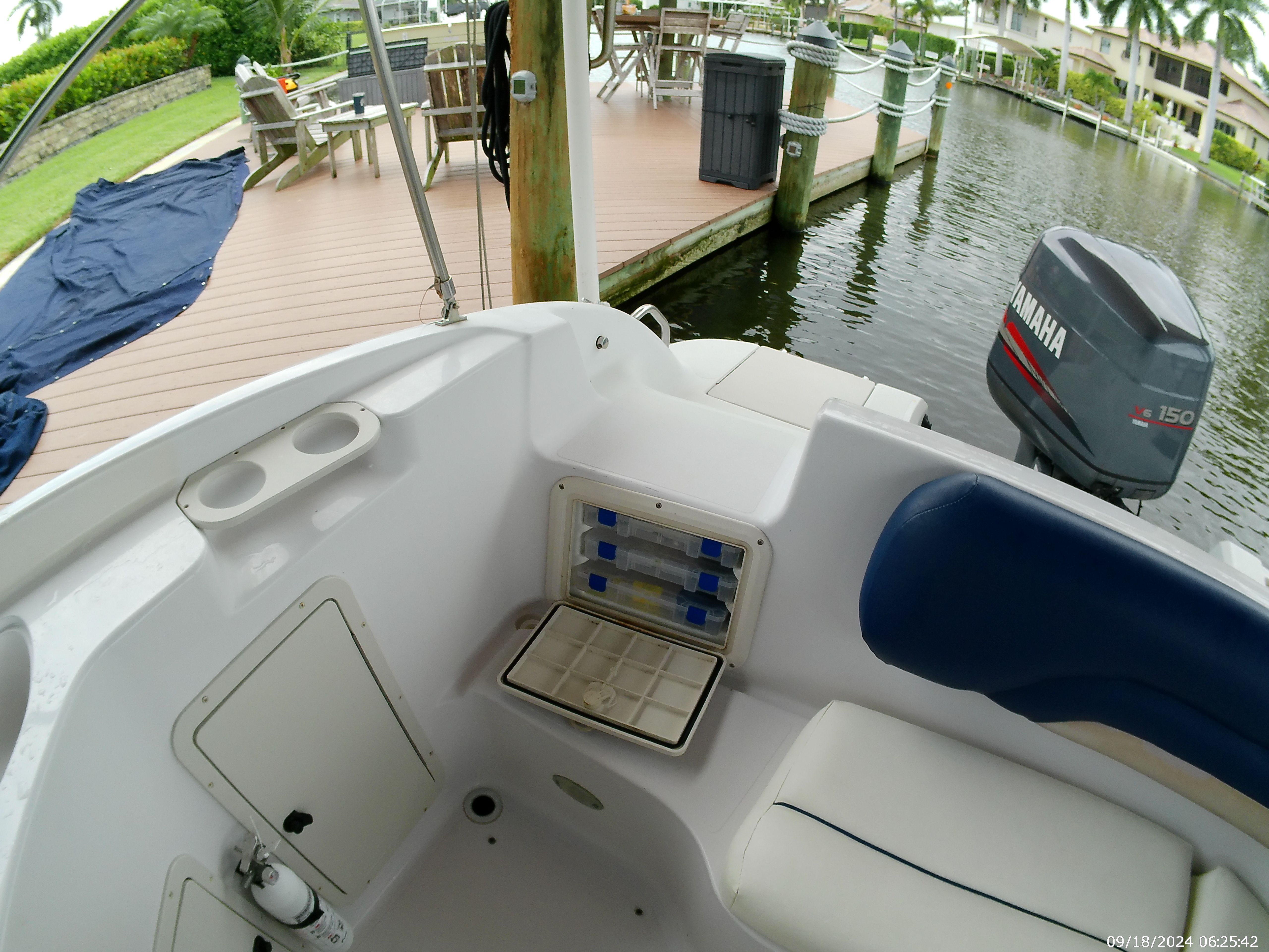 2000 Godfrey / Hurricane Sundeck 237 I/O - 21