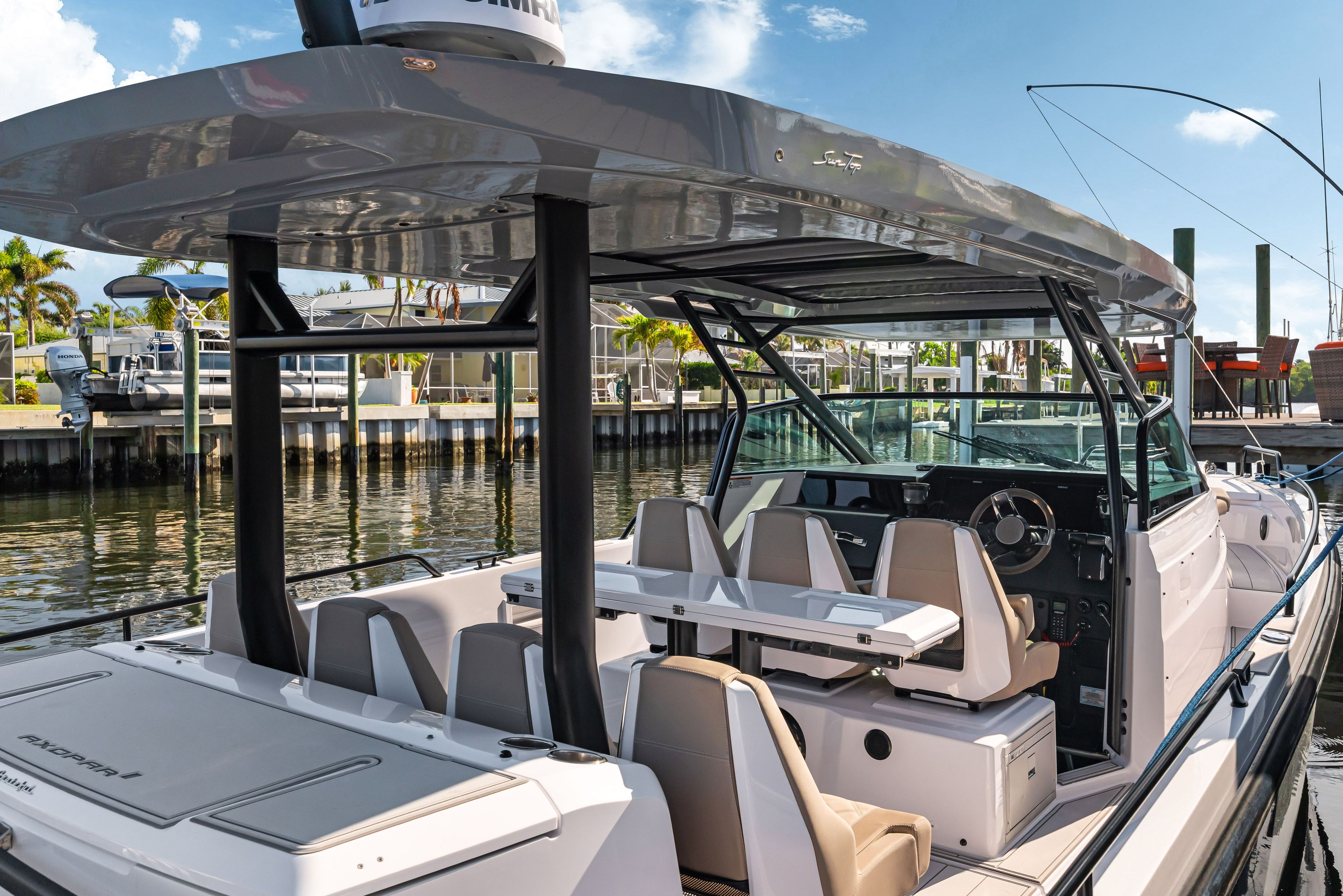 2023 Axopar 37 Sun-Top
