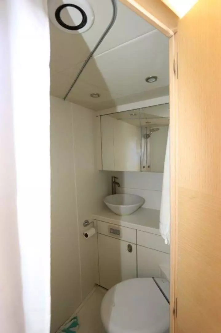 2015 Sunseeker Yacht - Image 10