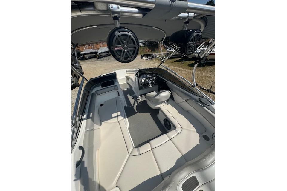 2012 Yamaha AR210 boat interior with seating and speakers.