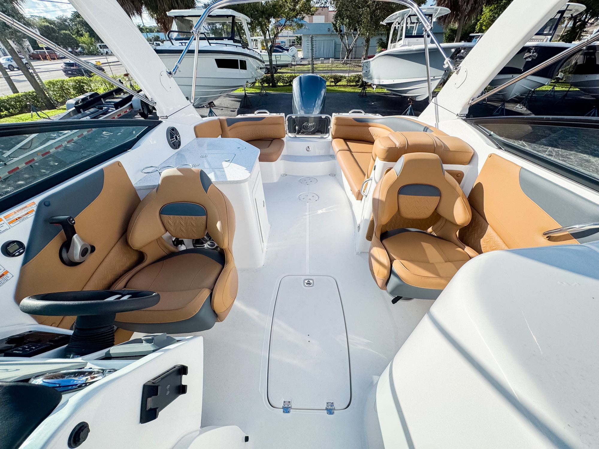 2026 Hurricane SunDeck 2690 OB - 14
