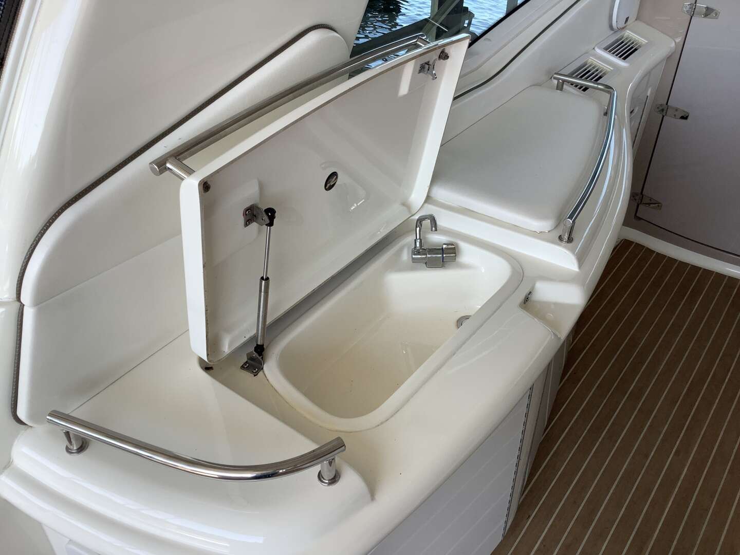 2007 Sea Ray 52 SUNDANCER - Image 40