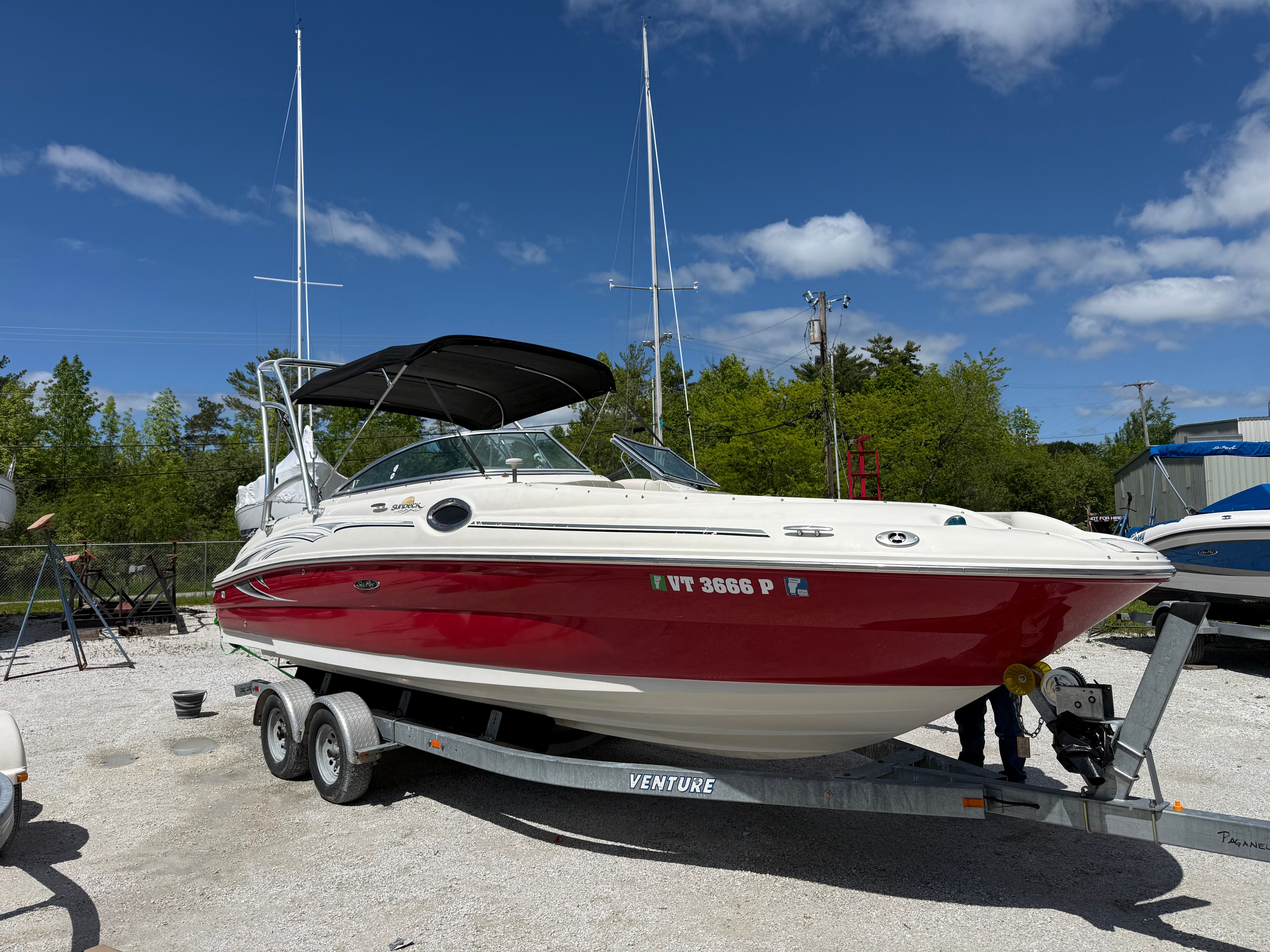 2005 Sea Ray 240 Sundeck