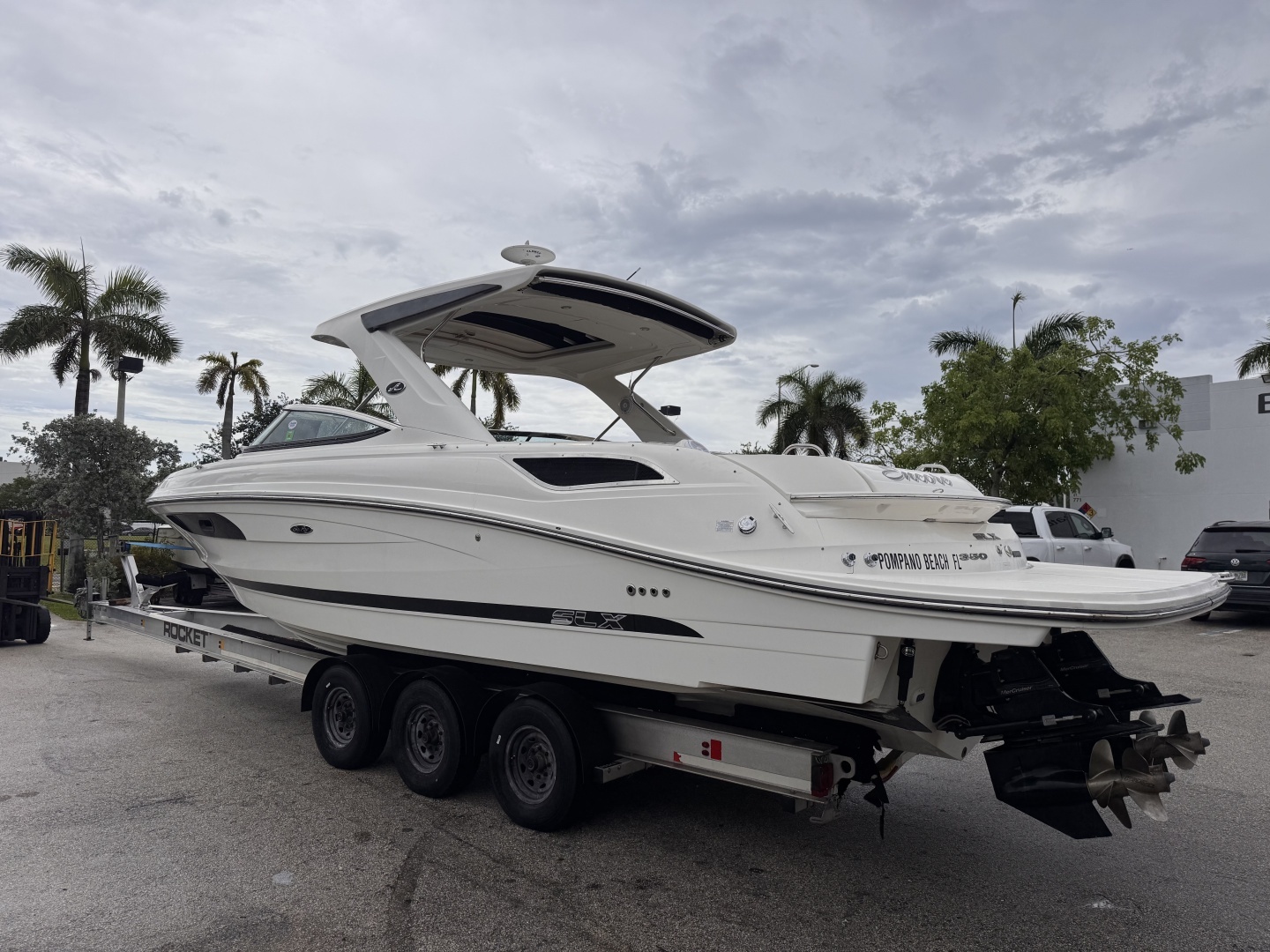 2016 Sea Ray 350 SLX - Image 5