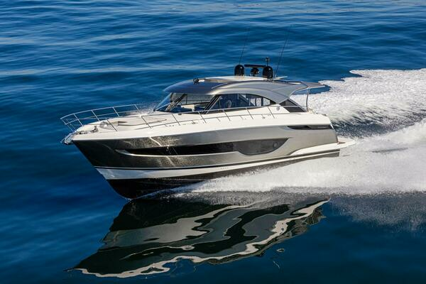 2026 Riviera 4600 Sport Yacht Platinum Edition