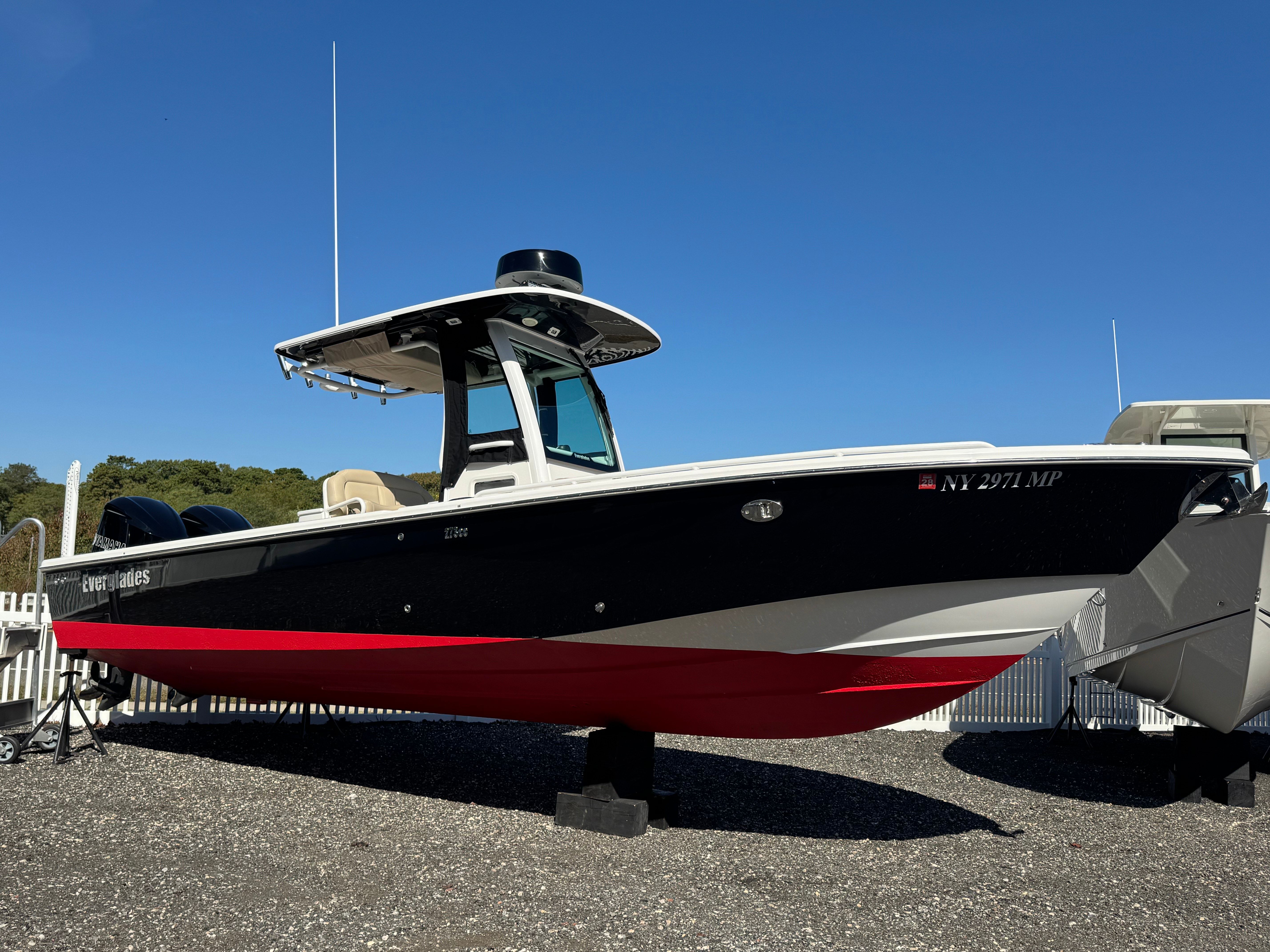 2019 Everglades 273 Center Console