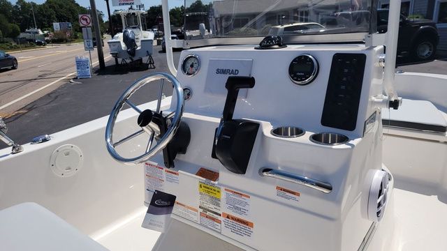2025 Robalo R160 Center Console - 3
