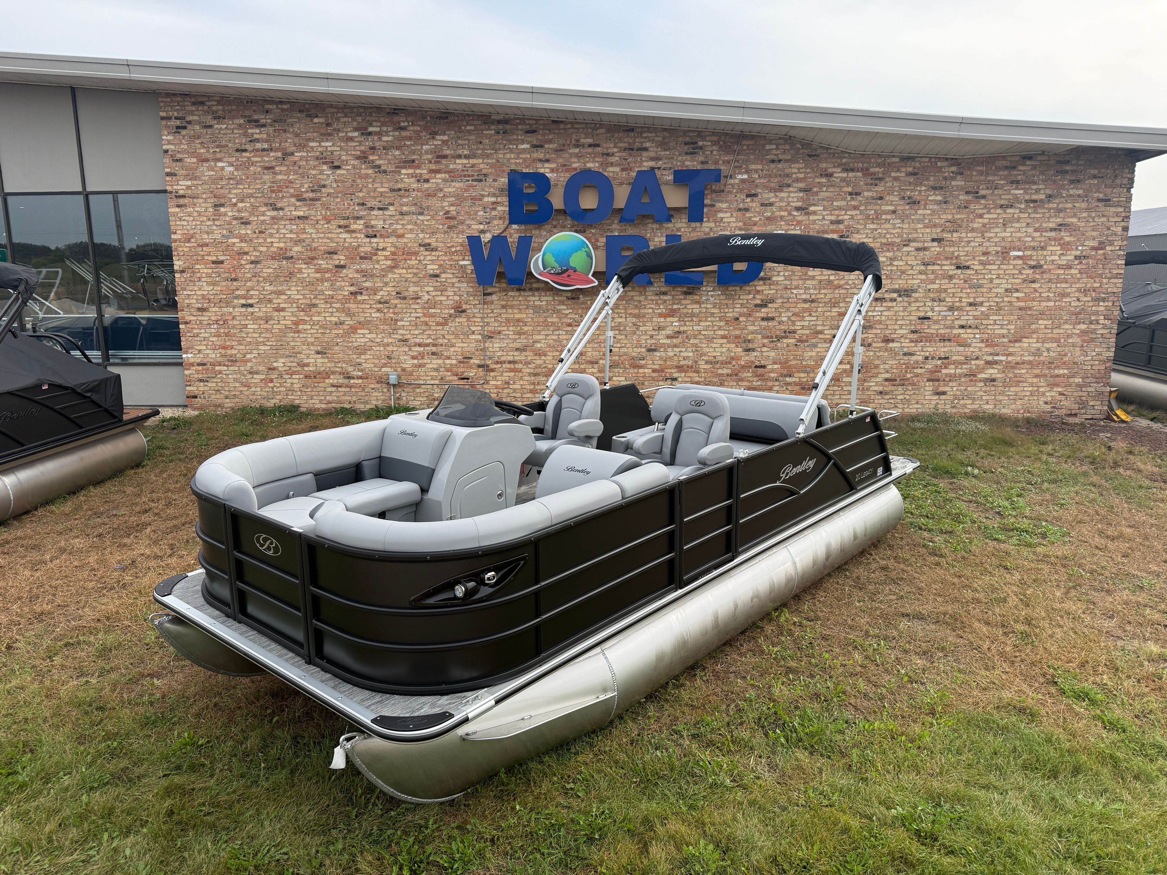 2026 Bentley Pontoons Legacy 200 Swingback Pontoon & Honda 4-Stroke EFI