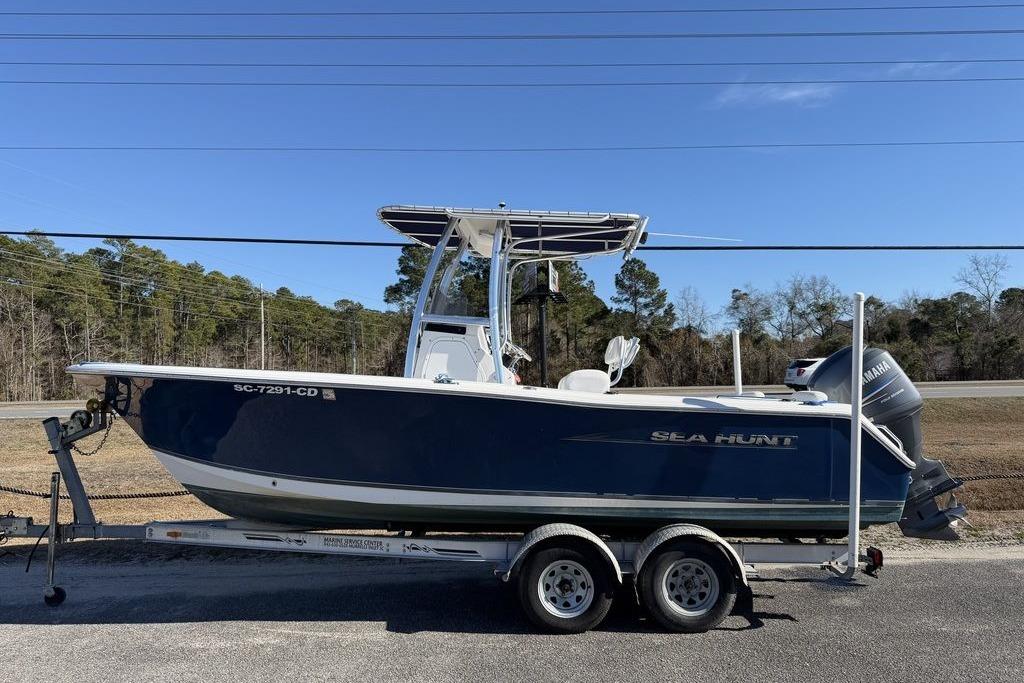 2011 Sea Hunt Triton 225