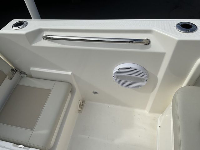 2024 Boston Whaler 210 Vantage - 33