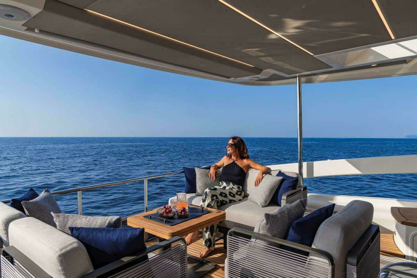 2027 Absolute 53 Navetta - Image 11
