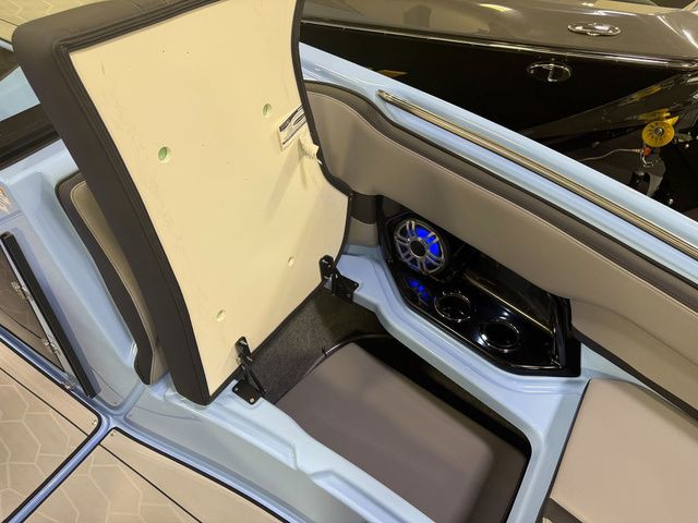2025 Yamaha Boats 255XD - 34