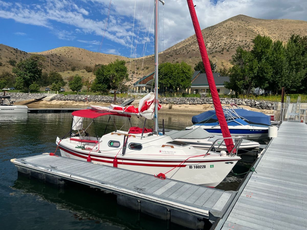 2016 International Marine Voyager 20