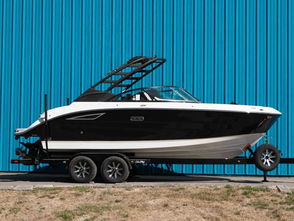 2026 Sea Ray SDX 230