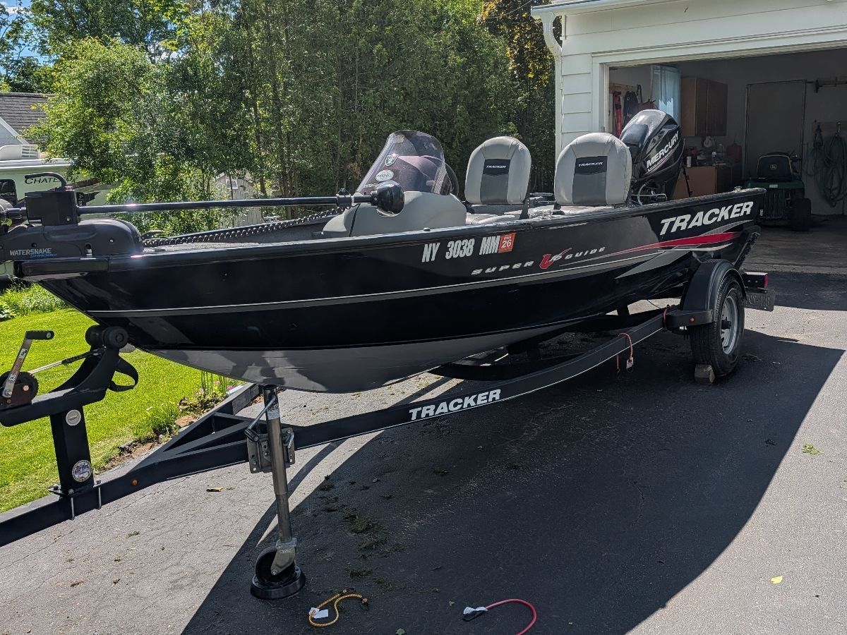 2017 Tracker Pro Guide V-16 SC