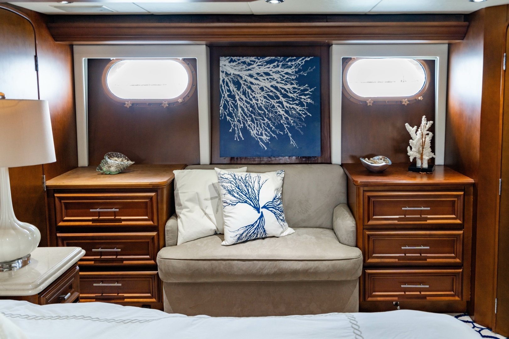 2006 Broward Raised Pilothouse - Image 15