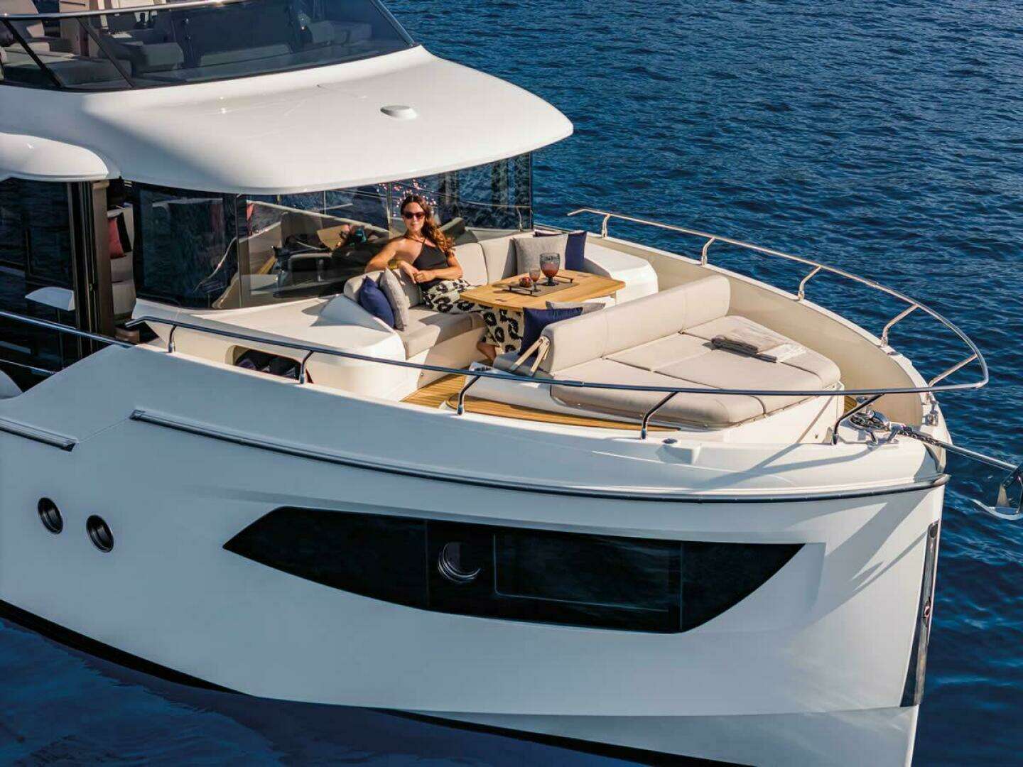 2027 Absolute 53 Navetta - Image 9