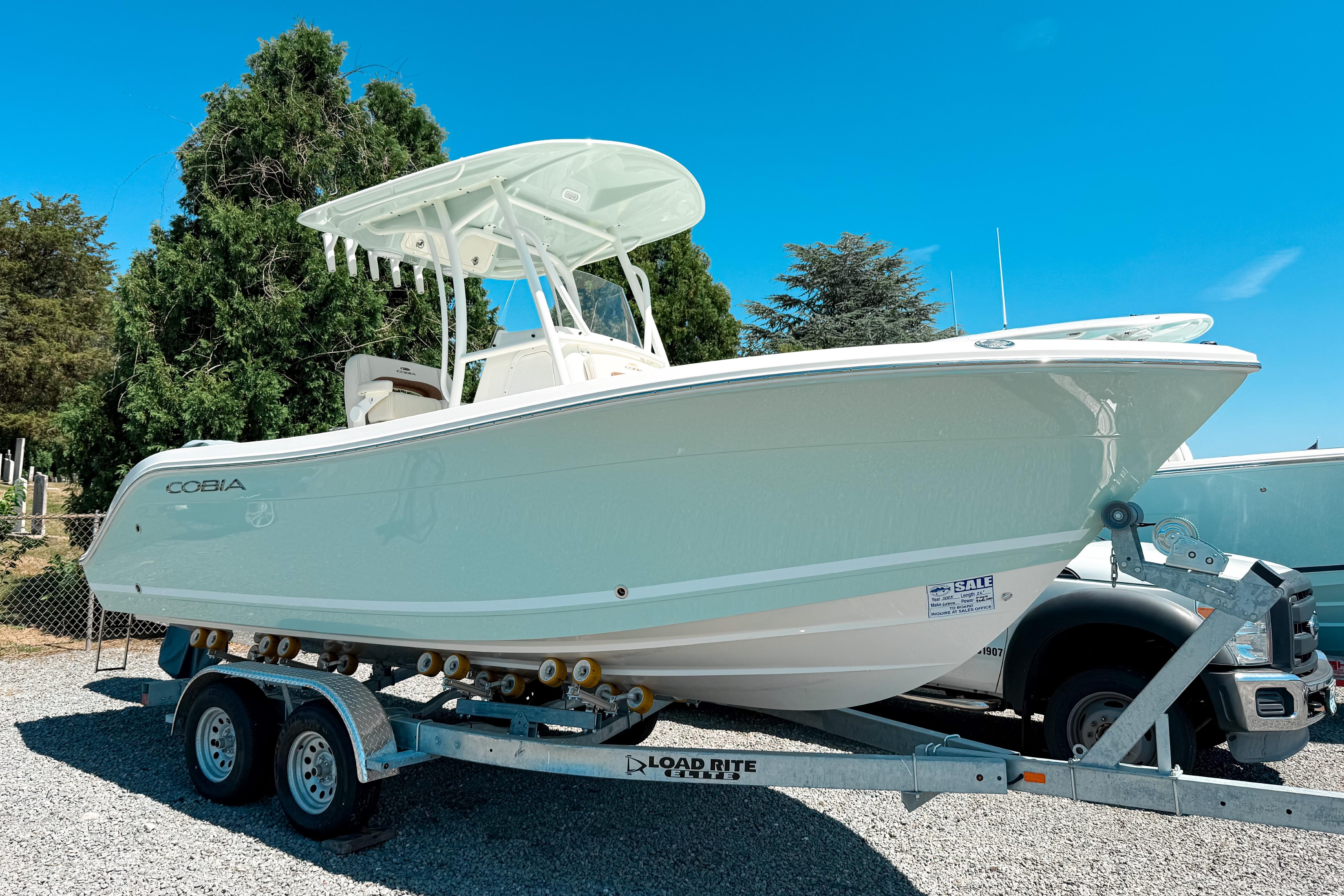 2025 Cobia 220 Center Console