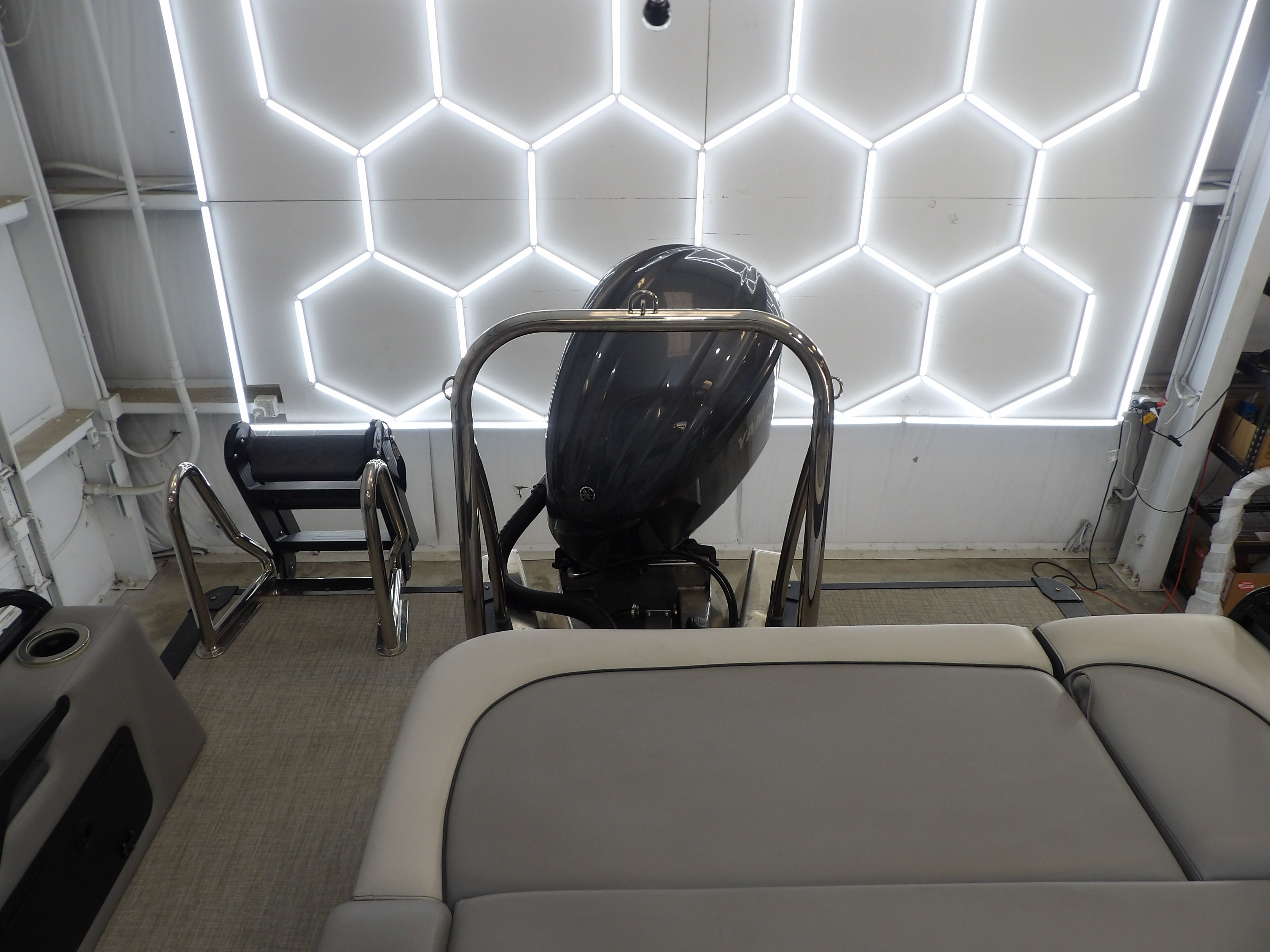2025 Avalon LSZ Versatile Rear Bench - 23' - 26