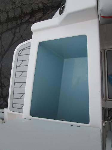 Solara S-250 CW 2025 boat storage compartment with open lid, showcasing interior space.