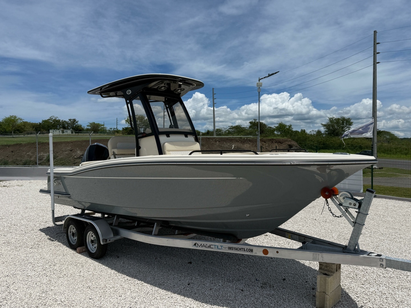 2016 Scout 220 XSF - Image 2