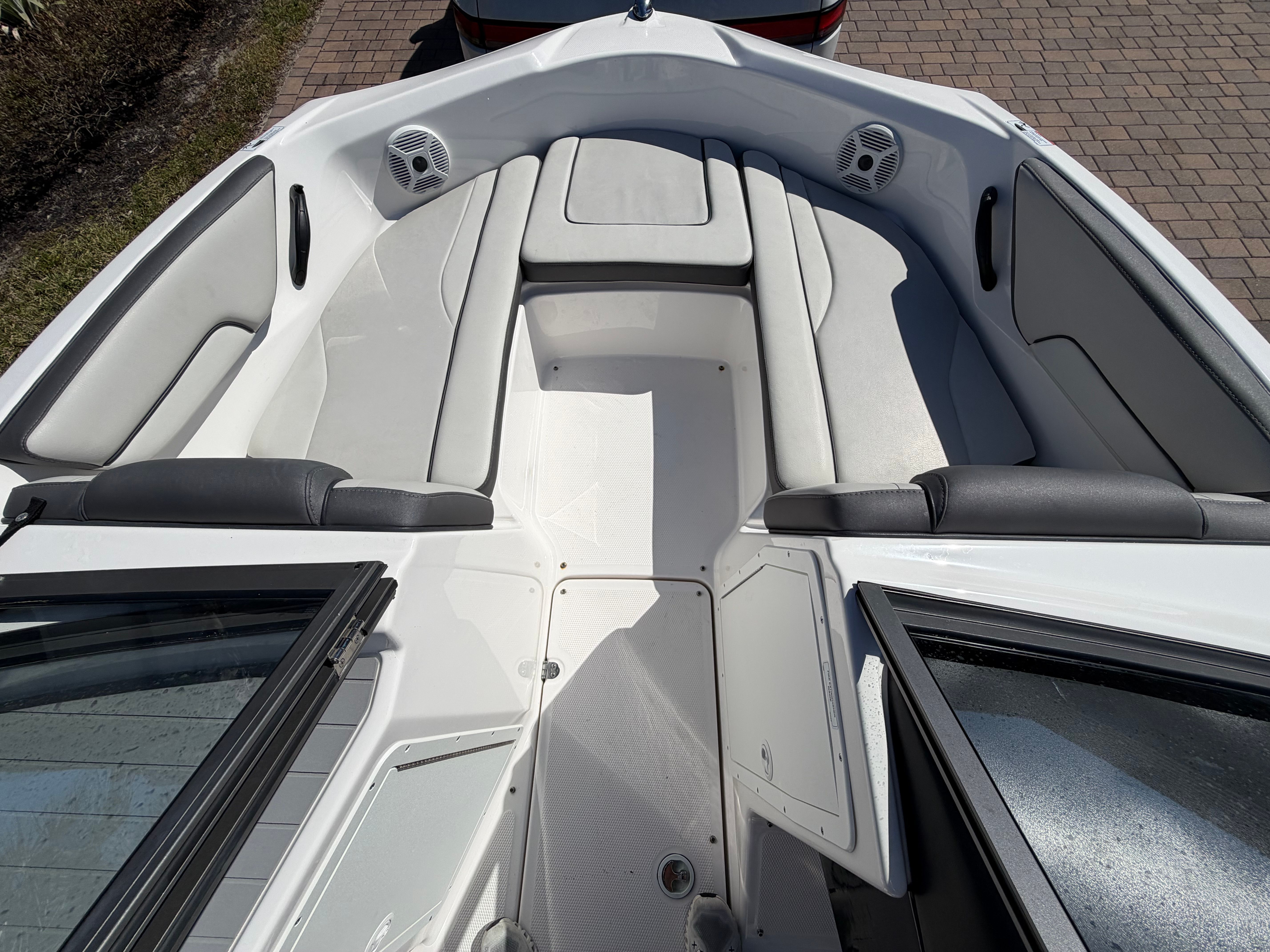 2022 Yamaha Boats AR190 - 13