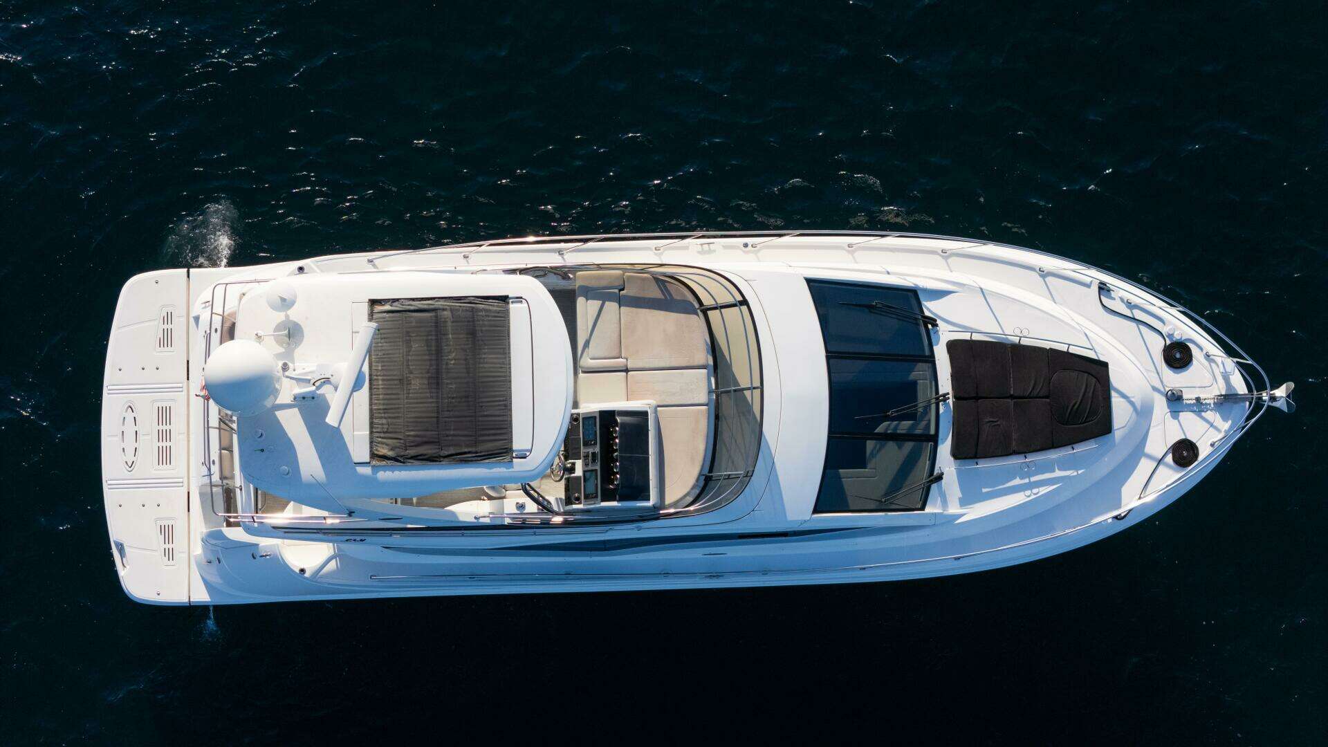 2017 Sea Ray 51 Flybridge - Image 4