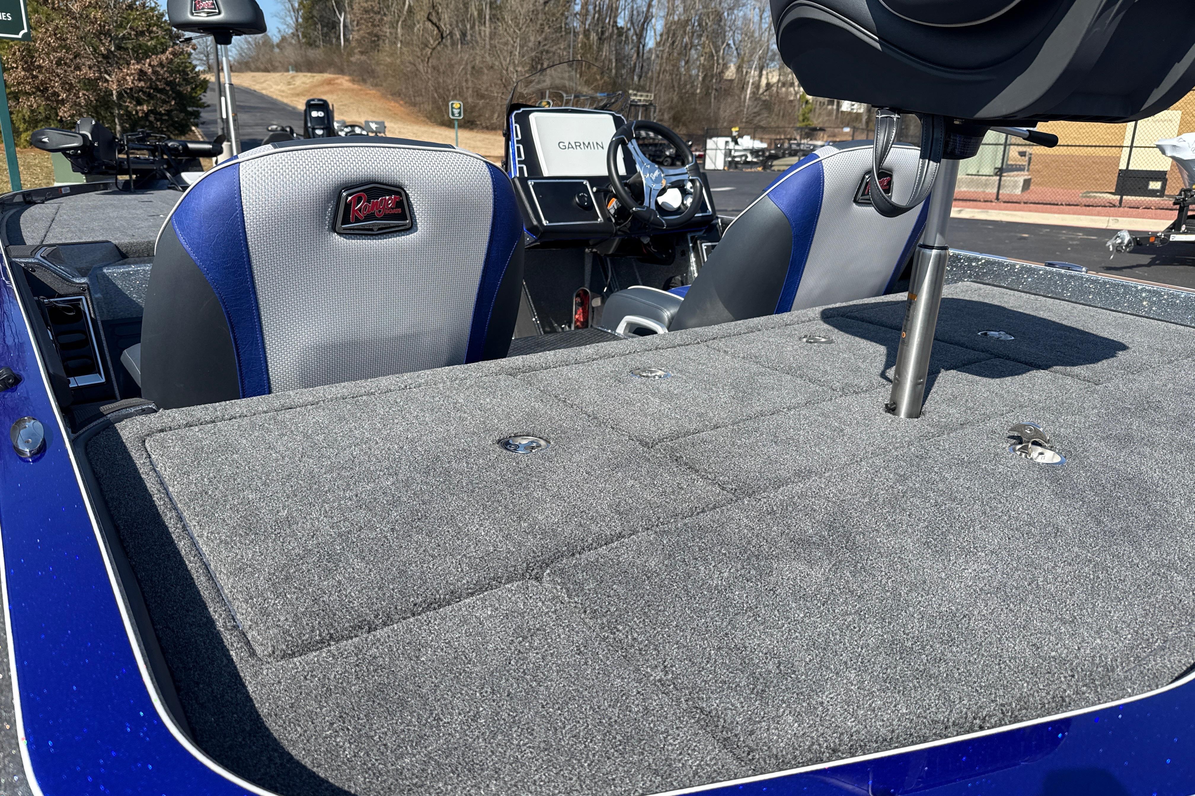 2026 Ranger Z521 boat interior with gray carpet and blue-accented seats.