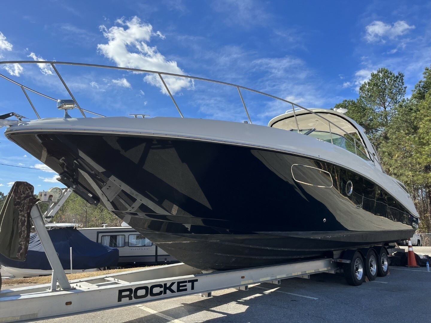 2010 Sea Ray 370 Sundancer - Image 4
