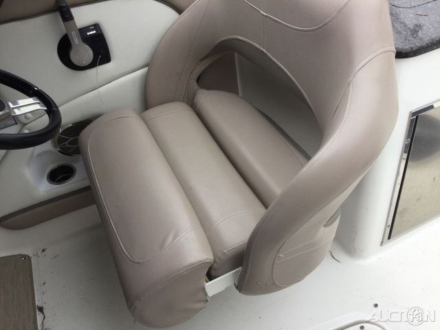 2014 Hurricane 2690 sun deck - 12