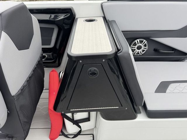2025 Yamaha Boats 255XD - 16