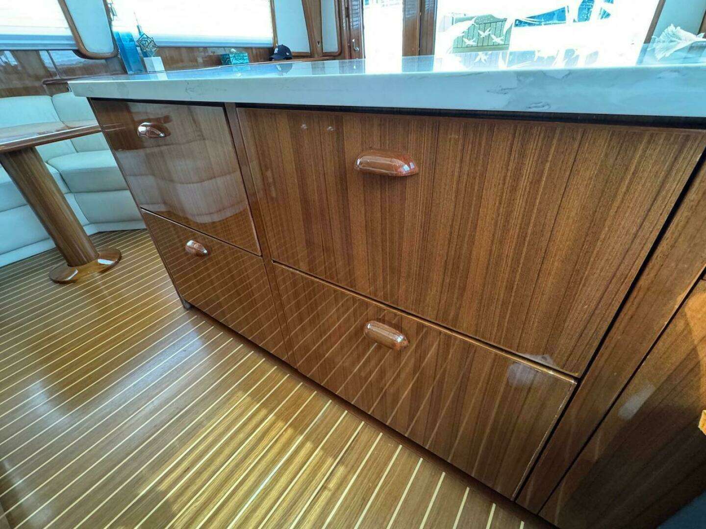 2007 Viking 52 Convertible - Image 12