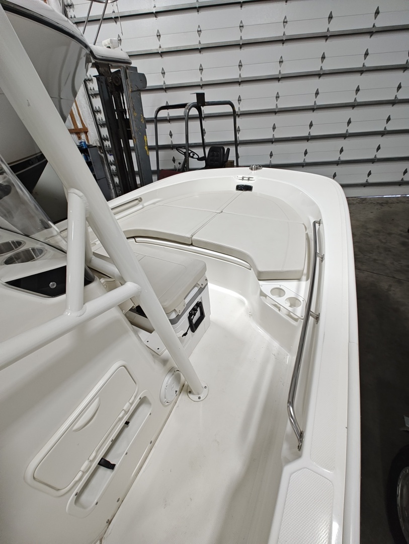 2025 Boston Whaler Montauk - Image 13