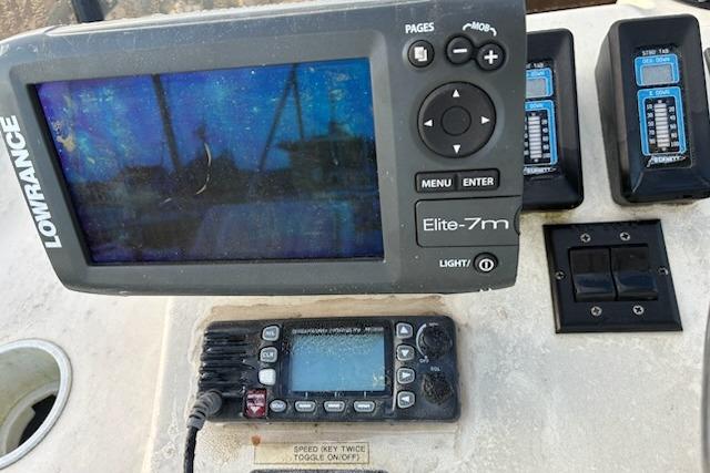 Navigation equipment on a 2003 Camano Troll boat, featuring Lowrance Elite-7m display.