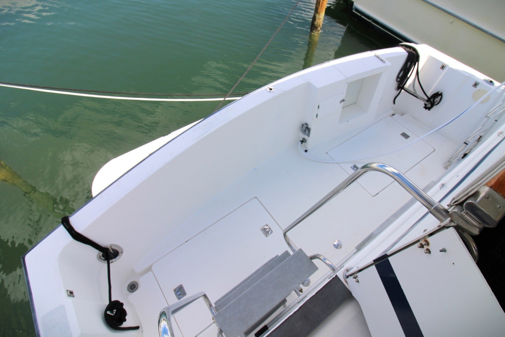 1995 Jefferson 52 Rivanna Cockpit MY - Image 26