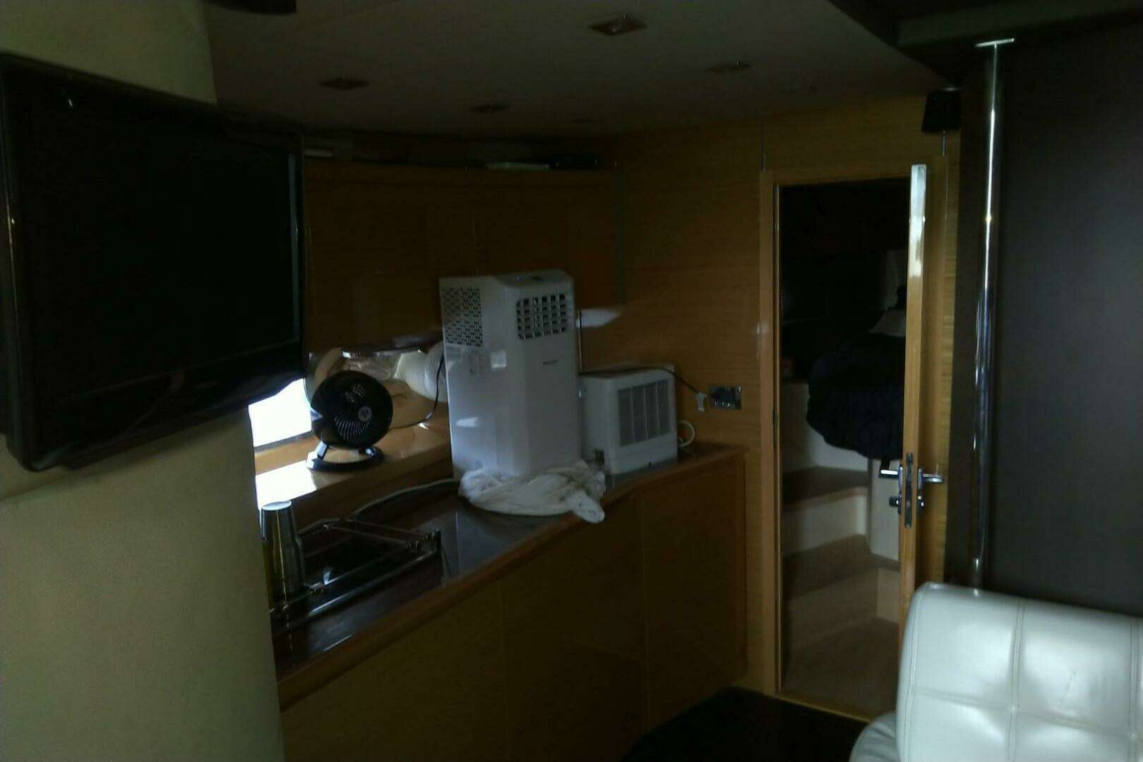 2010 Azimut Atlantis 54 - Image 19