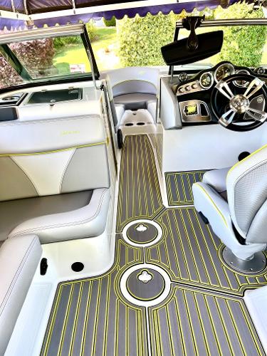2017 MasterCraft XT23 - 2