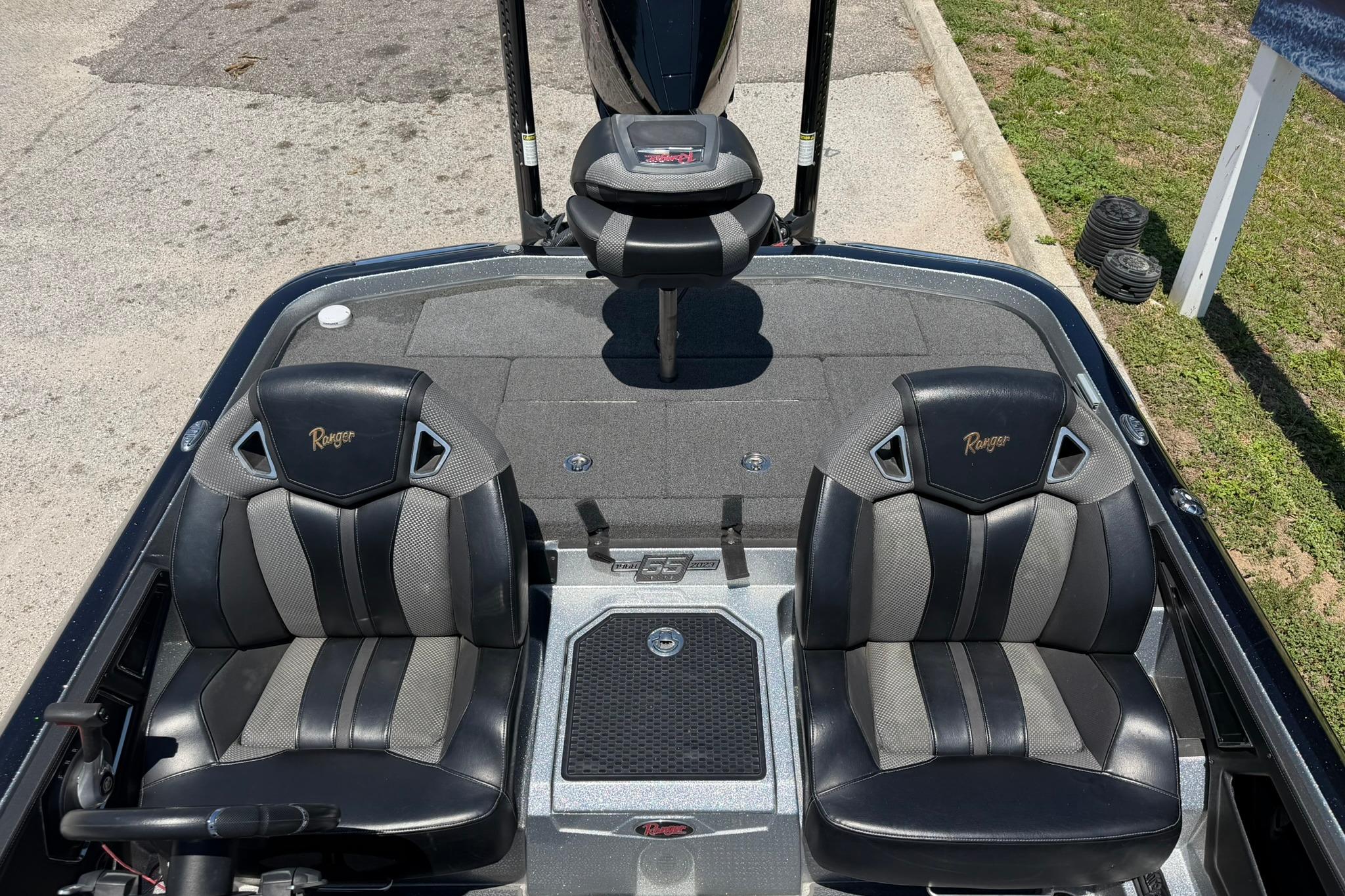 2023 Ranger Z521R boat interior with dual black and gray seats.